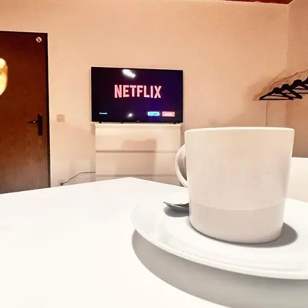 Apartment Chic - Smart-tvs *